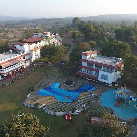 Khanvel Resort Silvassa Bagian luar foto