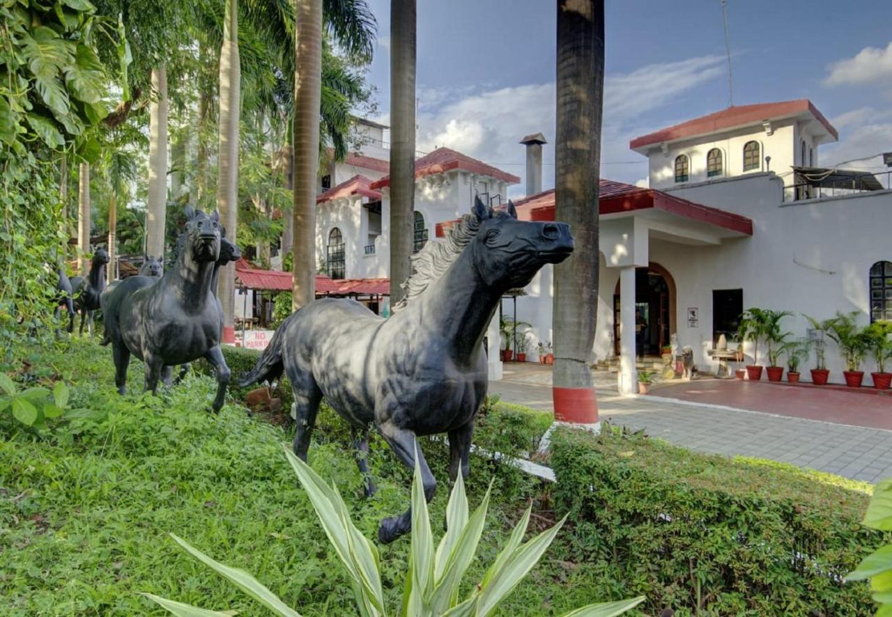 Khanvel Resort Silvassa Bagian luar foto