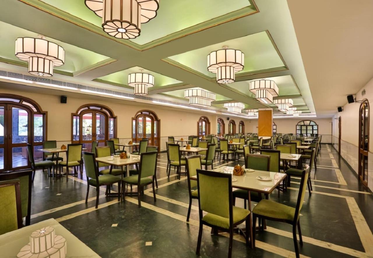 Khanvel Resort Silvassa Bagian luar foto