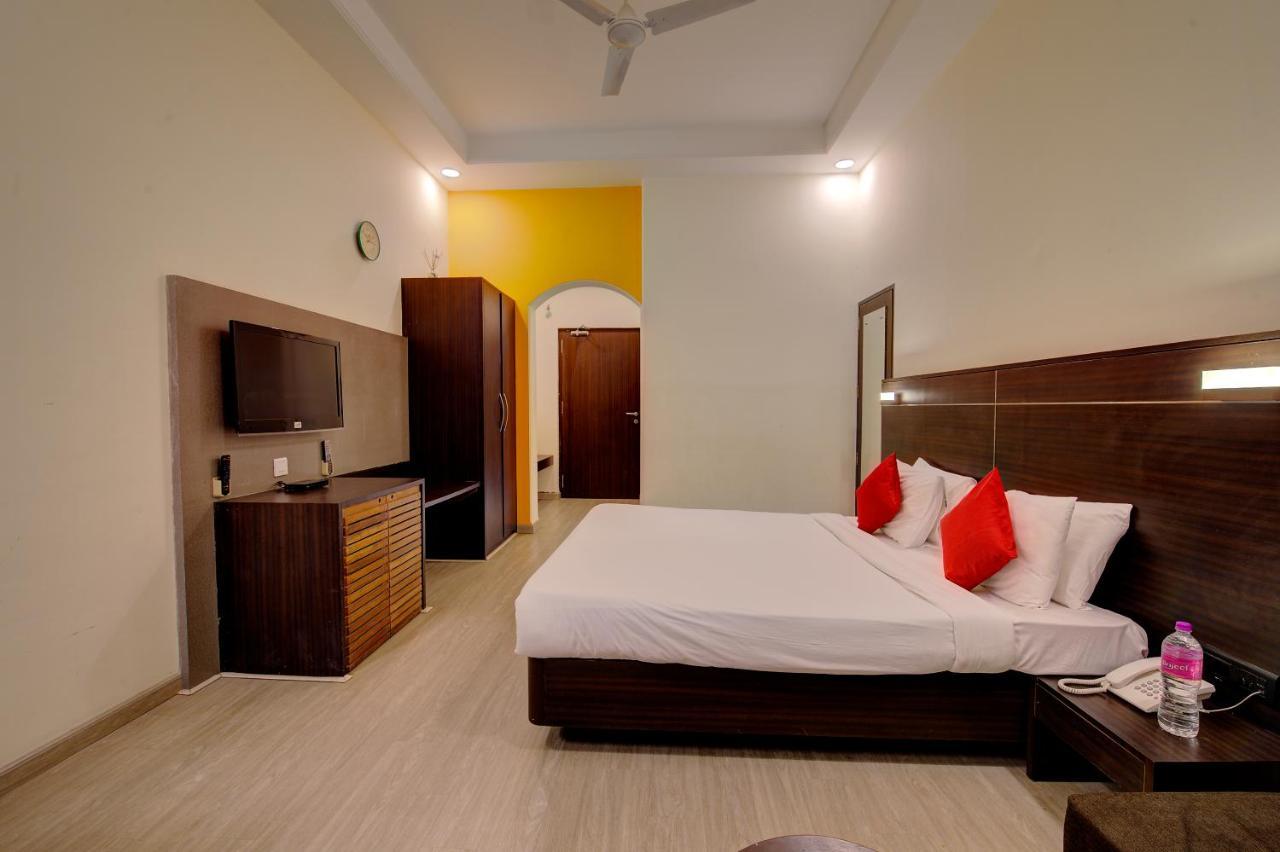 Khanvel Resort Silvassa Bagian luar foto