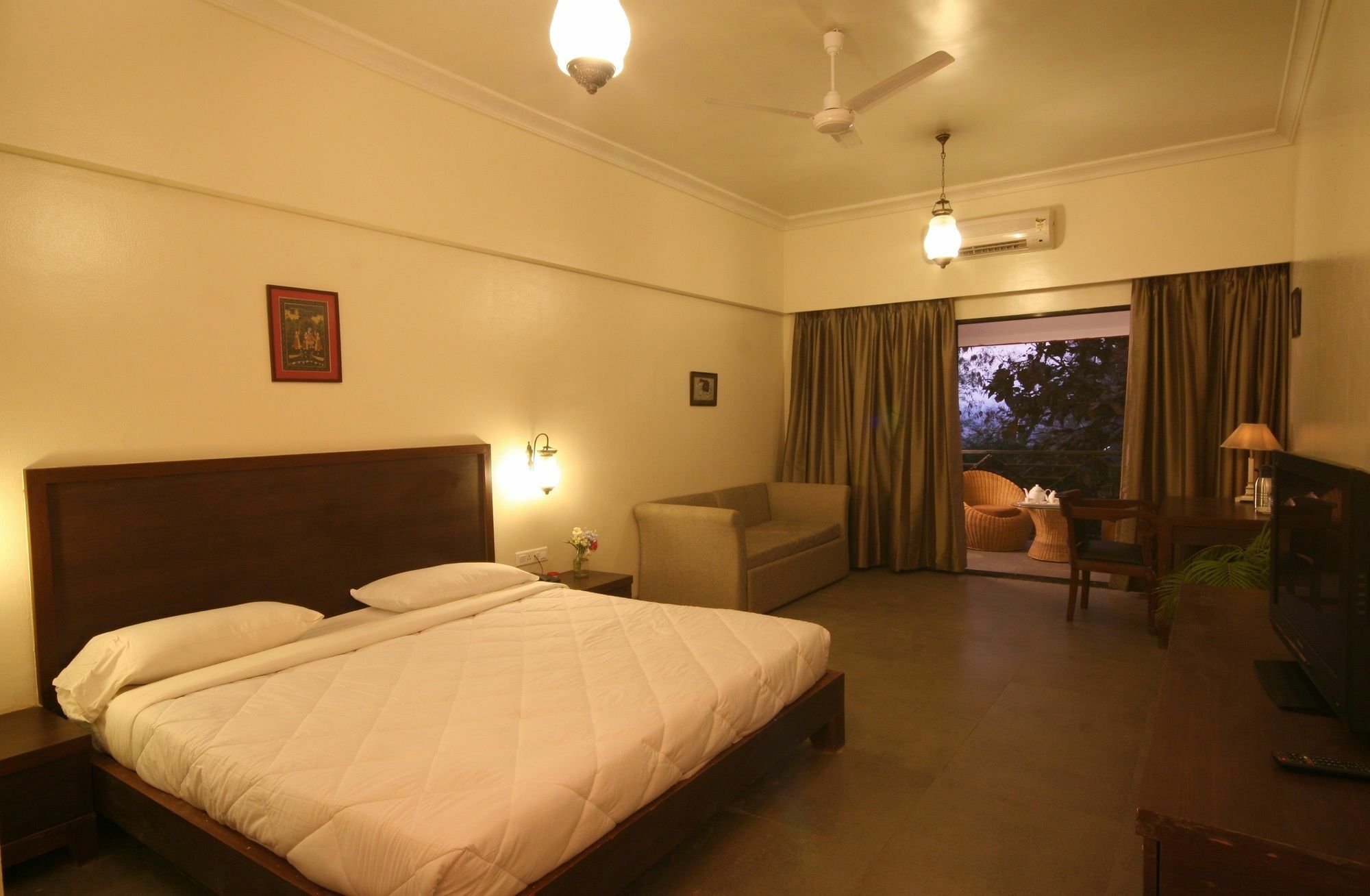 Khanvel Resort Silvassa Bagian luar foto