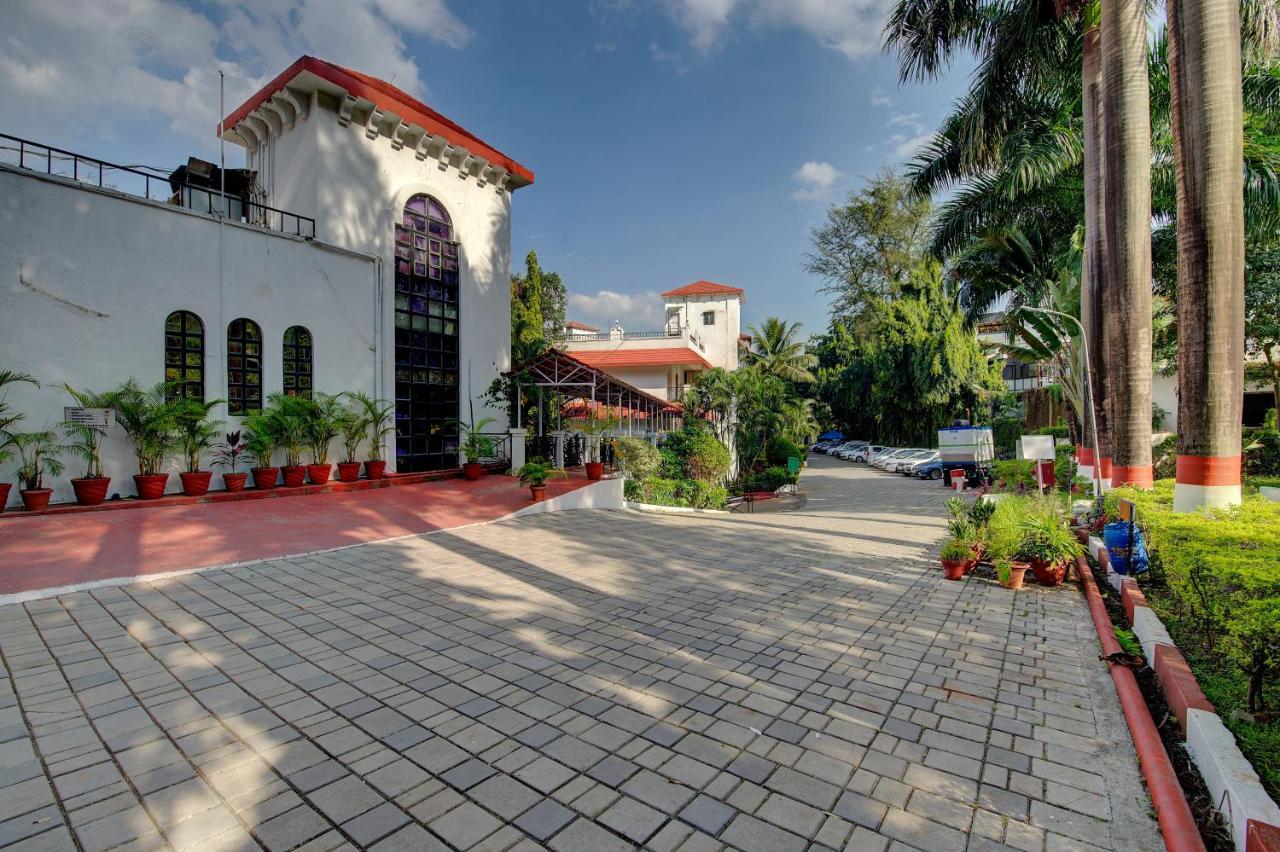 Khanvel Resort Silvassa Bagian luar foto
