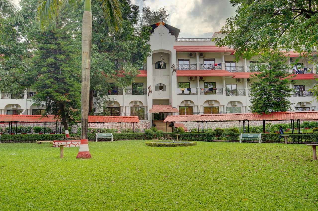 Khanvel Resort Silvassa Bagian luar foto