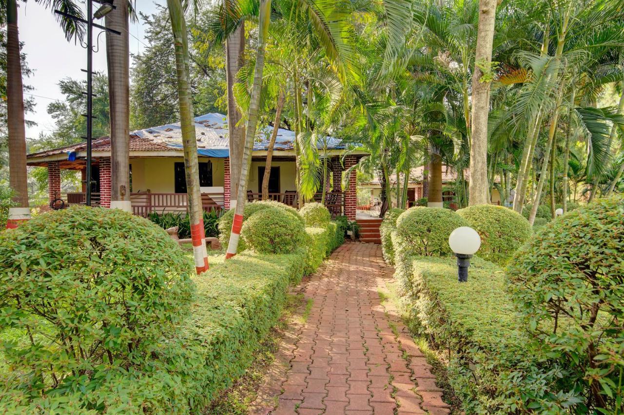 Khanvel Resort Silvassa Bagian luar foto