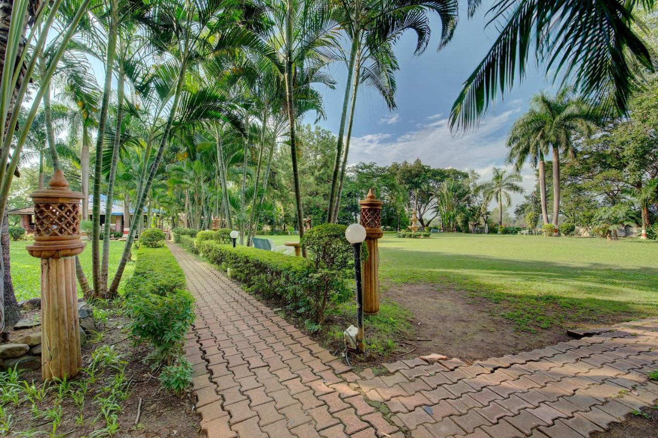 Khanvel Resort Silvassa Bagian luar foto